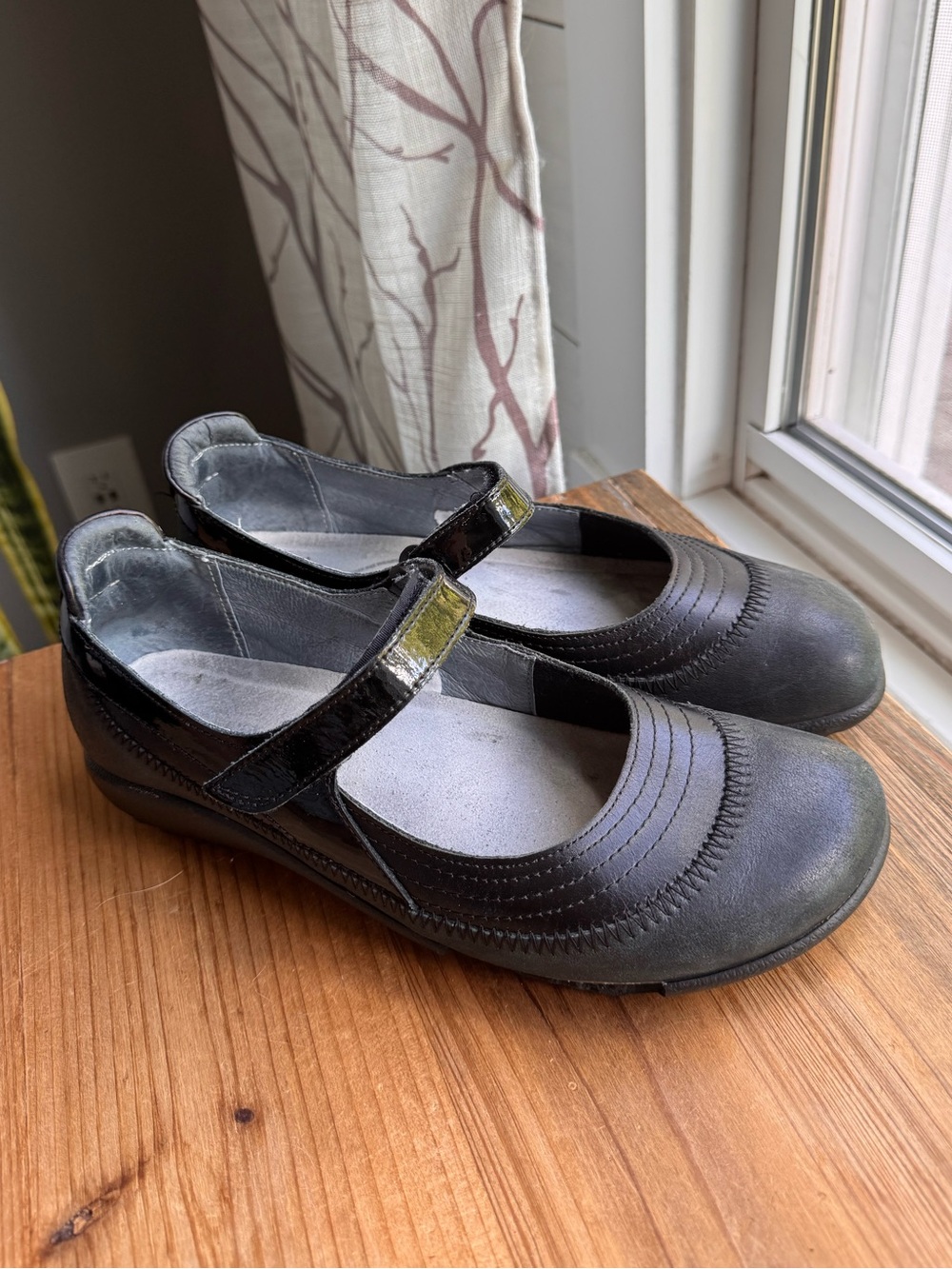 NAOT Kirei Mary Jane Shoes 39 8-8.5 Black Suede Patent Leather